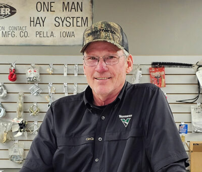 Man wearing camo baseball cap