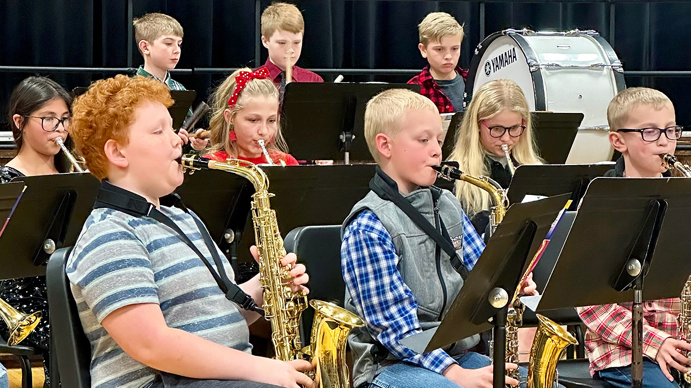 5th graders playing in band concert